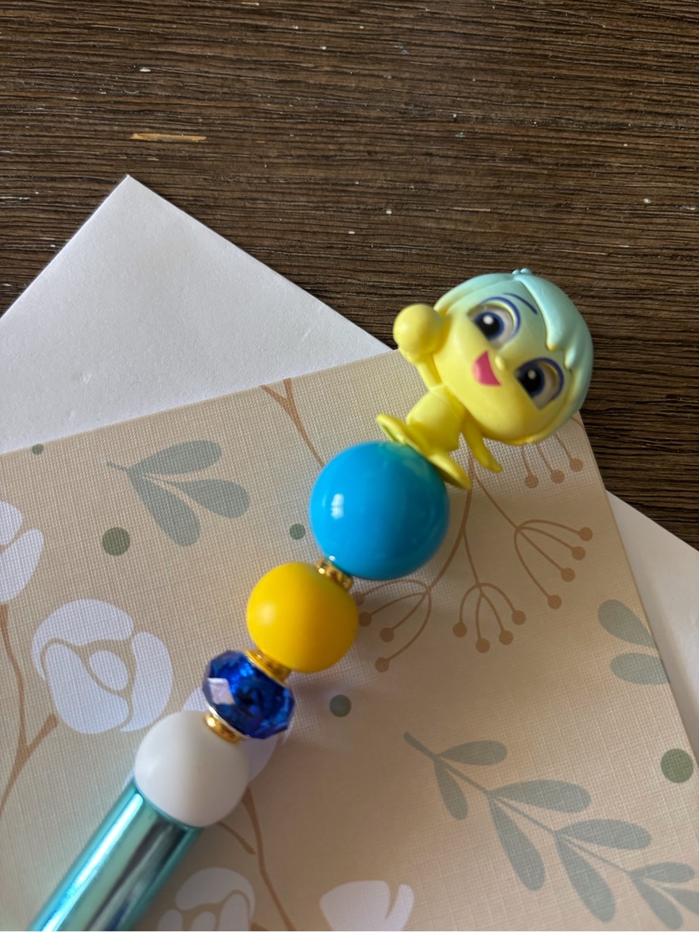 Disney Doorables: Inside Out: Joy dual color handmade beaded pen
